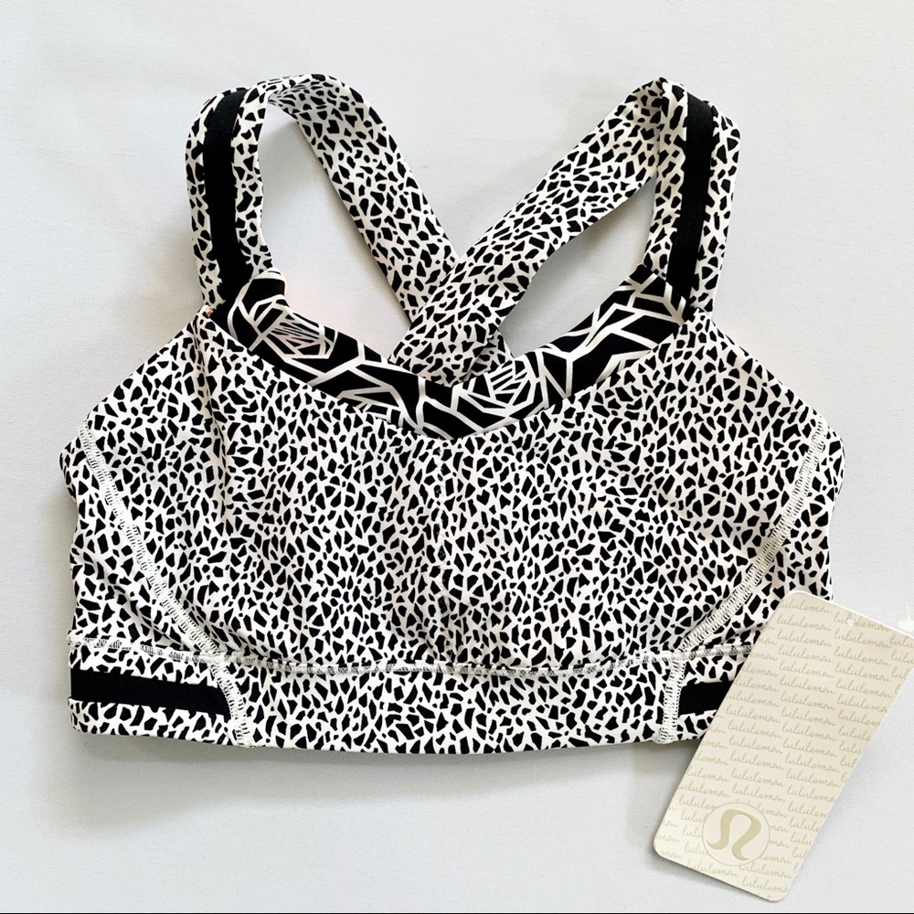 With pockets!! Lululemon C/D cup sports bra NWT